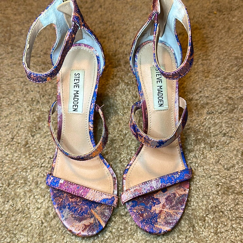 Steve Madden Feel Ya white/ pink/purple/blue size 6 heels